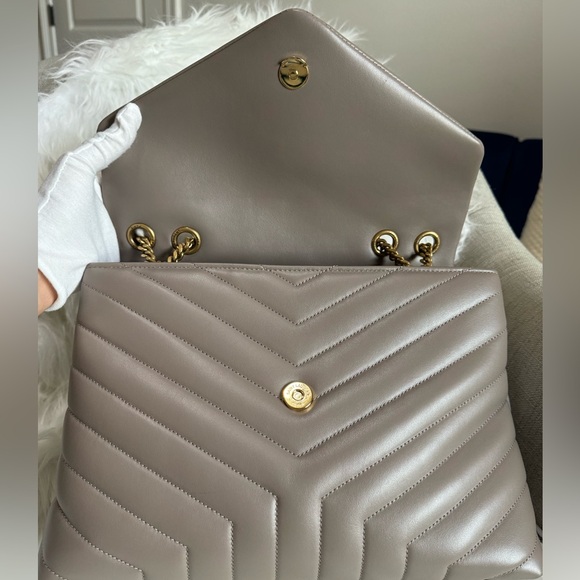 Saint Laurent Medium Loulou - Picture 8 of 16